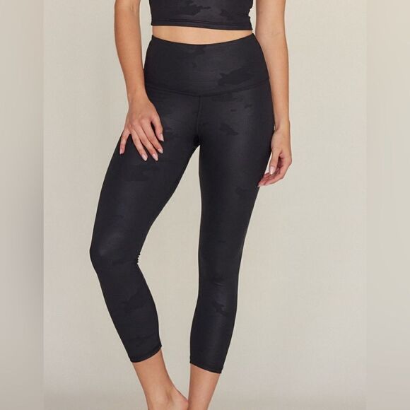 Strut This Teagan 7/8 Legging Size Small NWT Black Embossed Camo - Picture 1 of 15